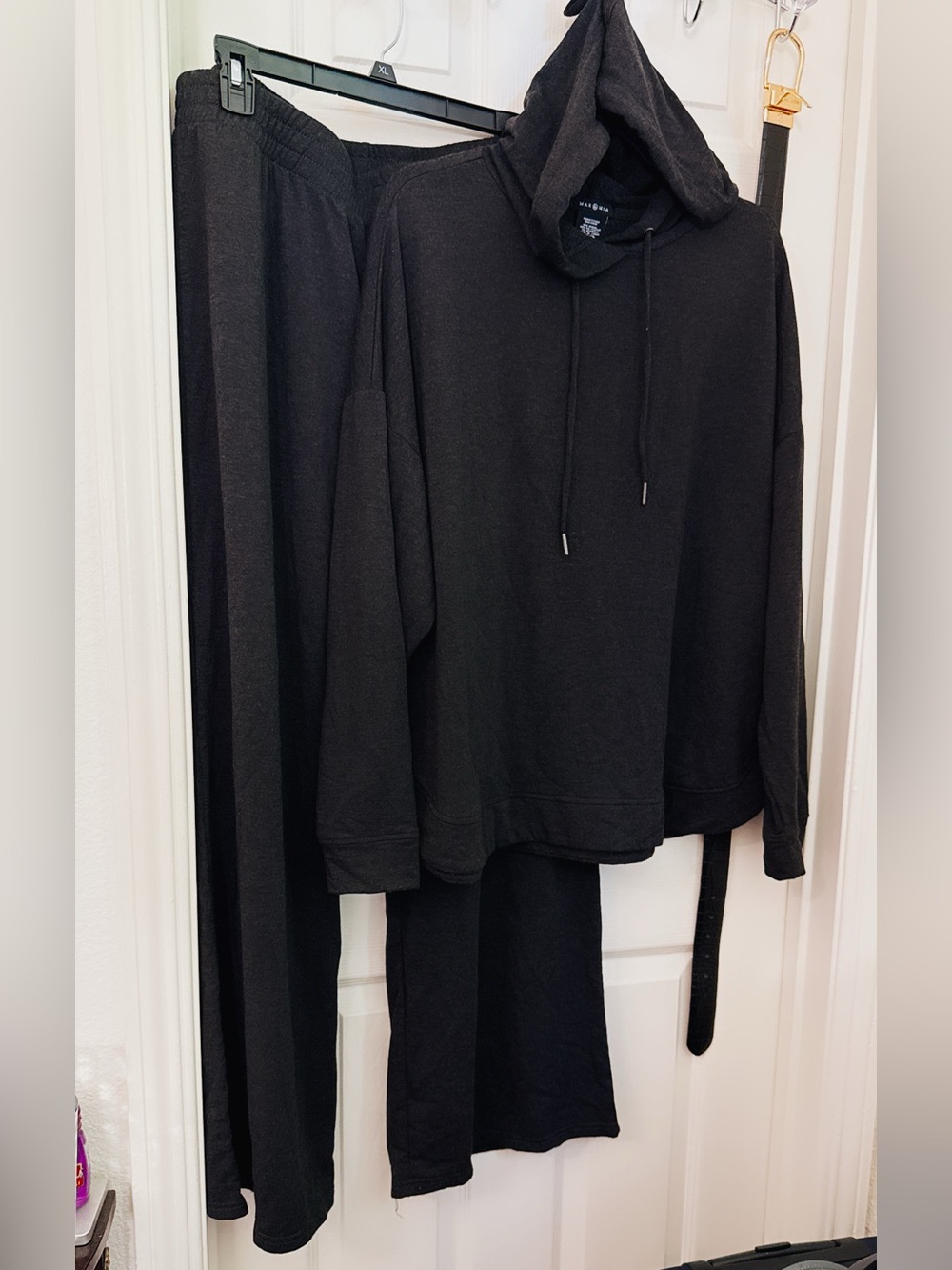 Women Black Hooded Sweatshirt & pant set